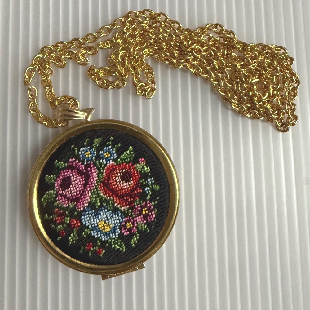Avon Locket Necklace Womens OS Gold Floralpoint Vintage Petit Point Embroidery - Picture 2 of 7